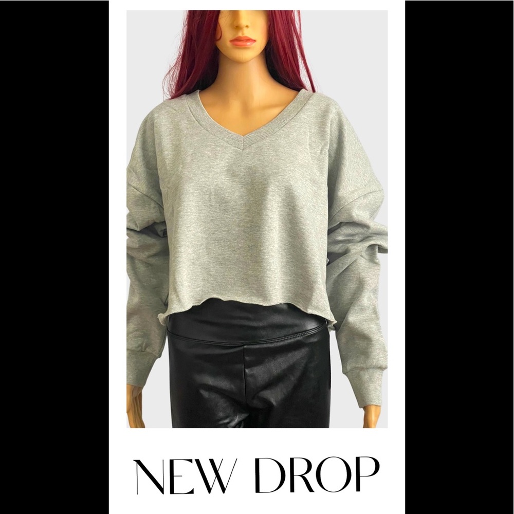 Crop V-Neck Sweatshirt
BP.